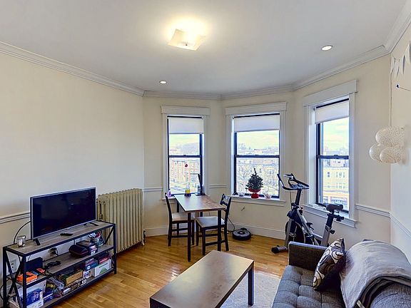 2nd image of 1325 Commonwealth Ave #2C