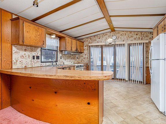 3rd image of 556 Central St #39