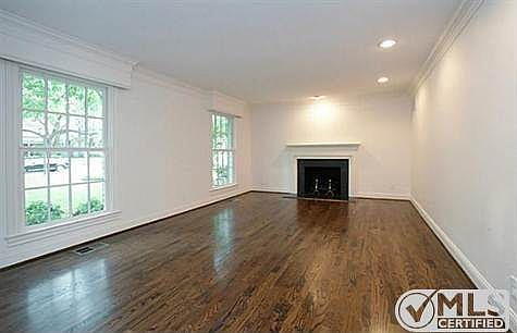 3rd image of 4665 Beverly Dr