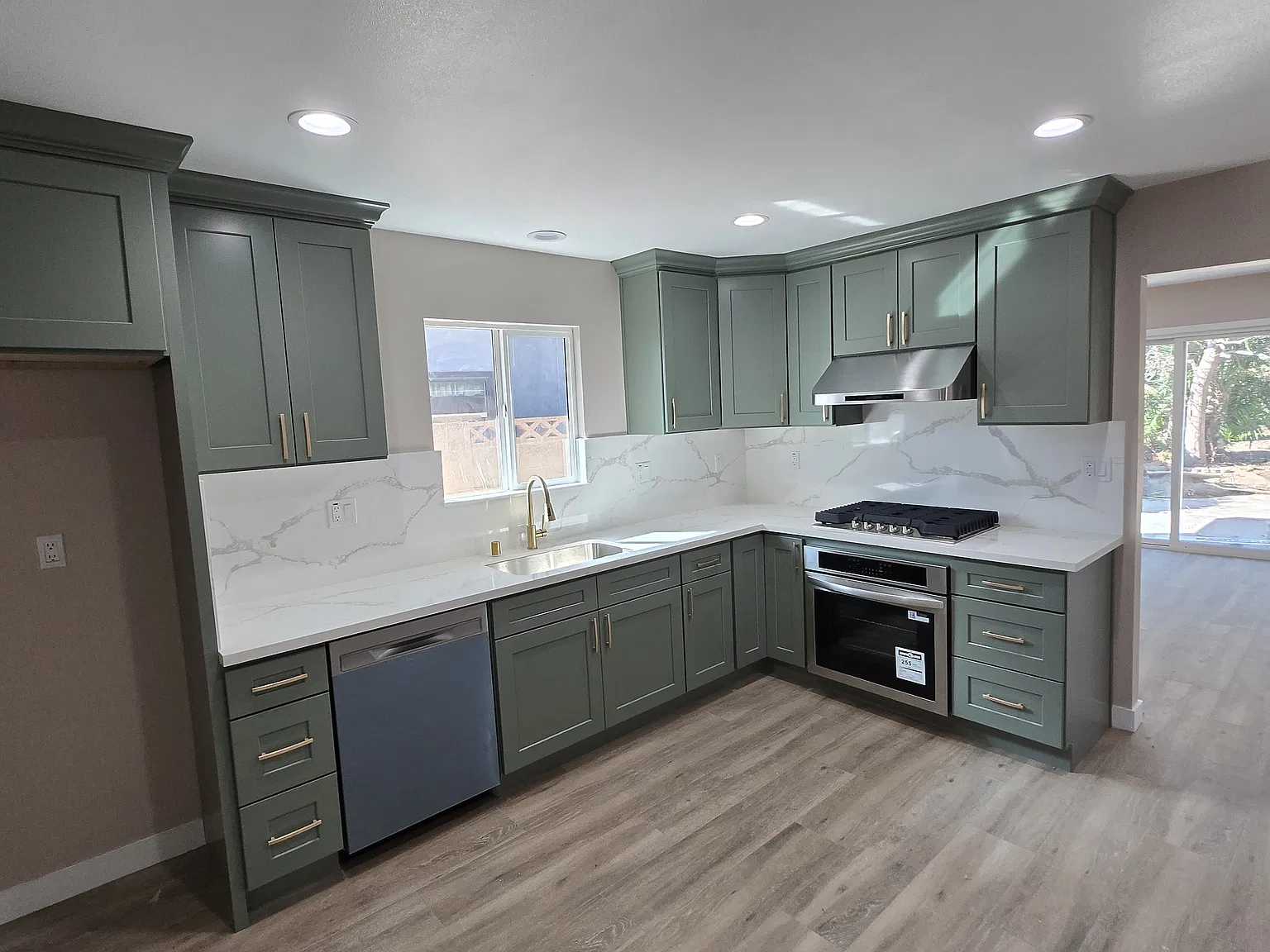 4 bed, 1400 sqft, $3,850 — Photo 2