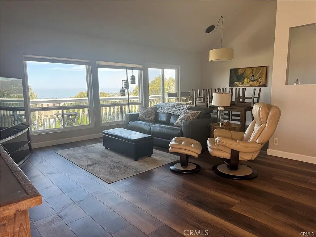 3 bed, 1326 sqft, $5,995 — Photo 2