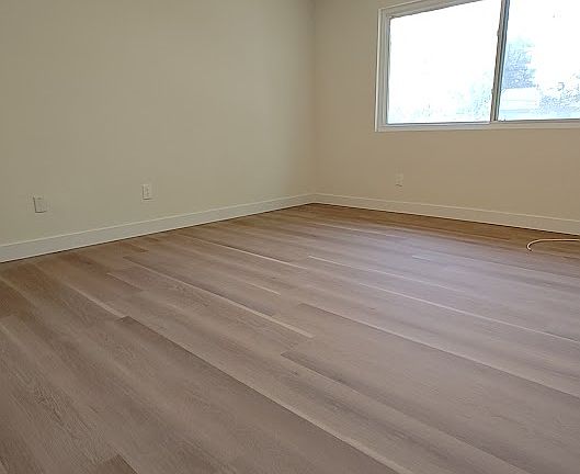 4th image of 1661 Aspen Village Way