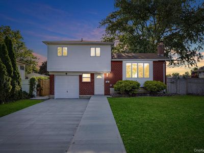 20 E 8th Street, Deer Park, NY, 11729