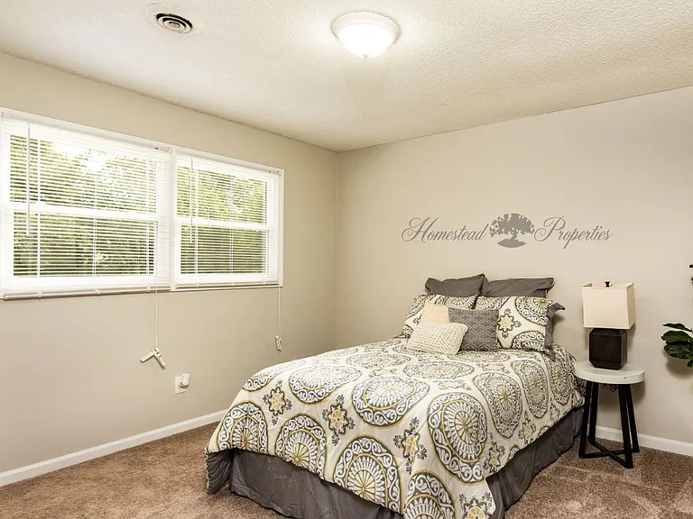 2202 Greenbriar Cir — Photo 10