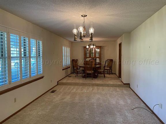 2nd image of 1934 N Holly Ln