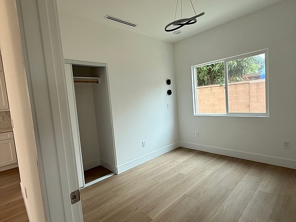 3rd image of 612 1/2 Sylvan St S