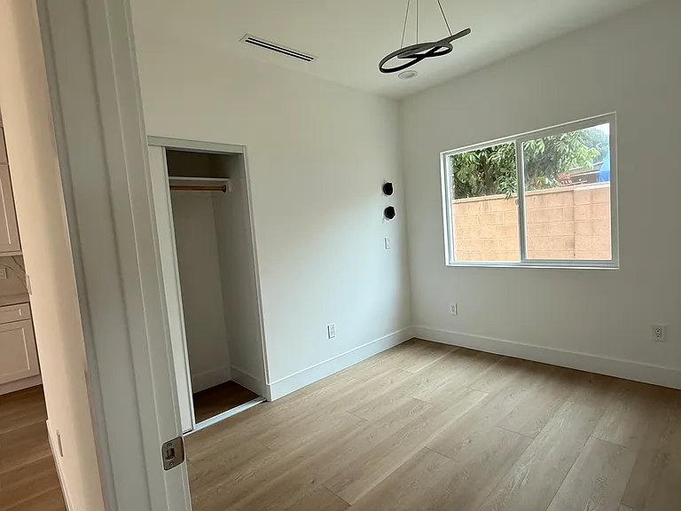 612 1/2 Sylvan St S — Photo 7