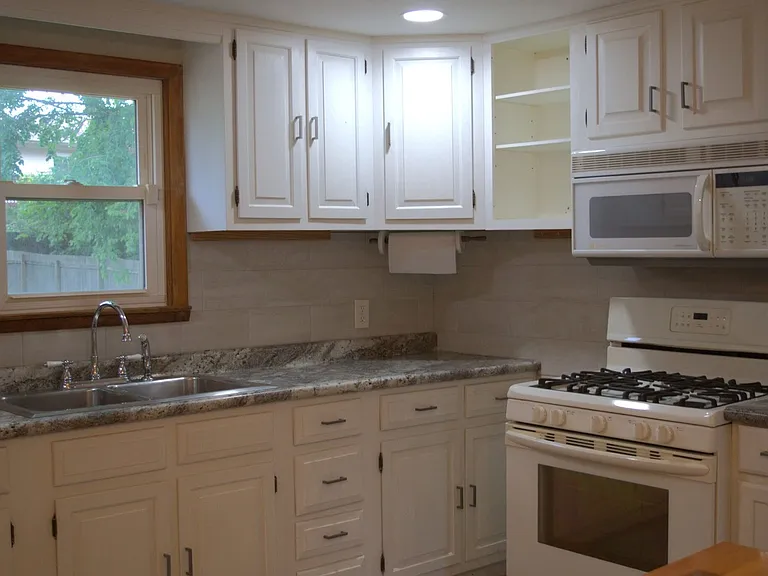 416 Victoria Dr — Photo 7