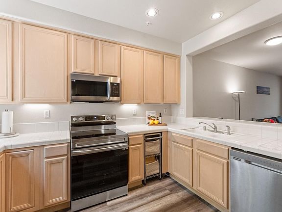 5th image of 903 Sunrose Ter APT 202