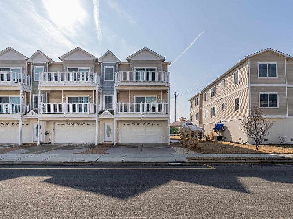 1st image of 620 W Burk Ave #102