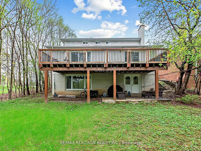 44 Pineway Blvd W — Photo 29