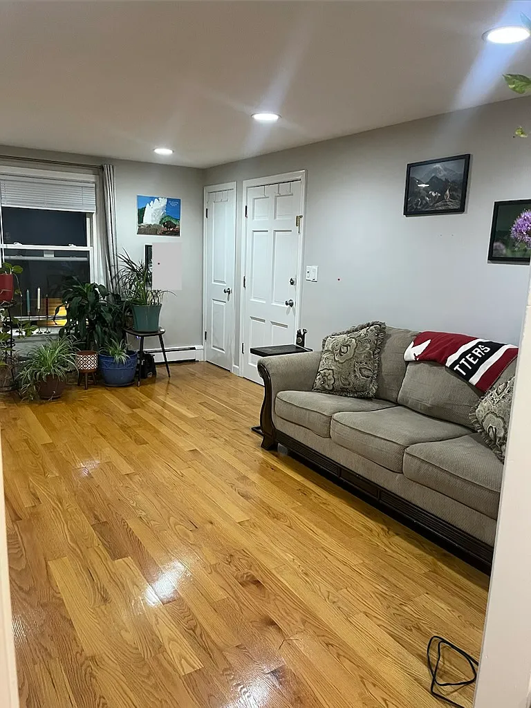 2 bed, 741 sqft, $3,000 — Photo 2