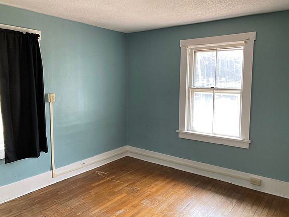 5th image of 702 N Center St #1