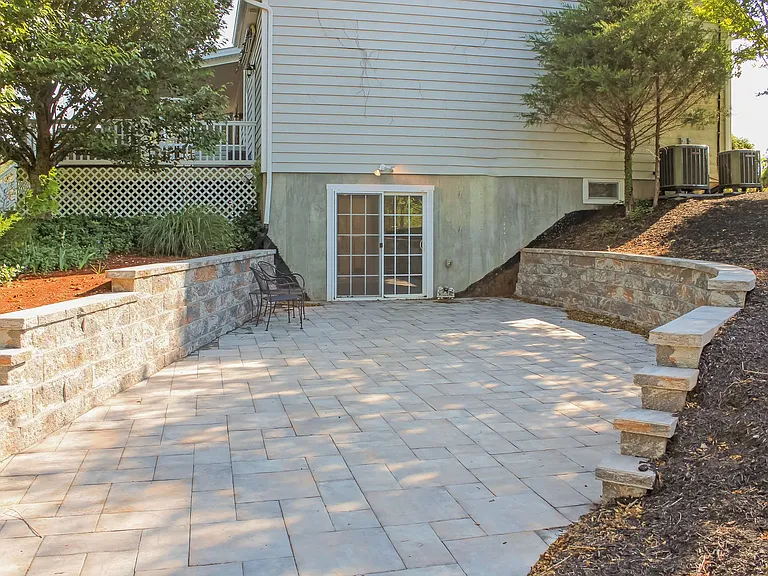 455 Phillips Ln — Photo 27