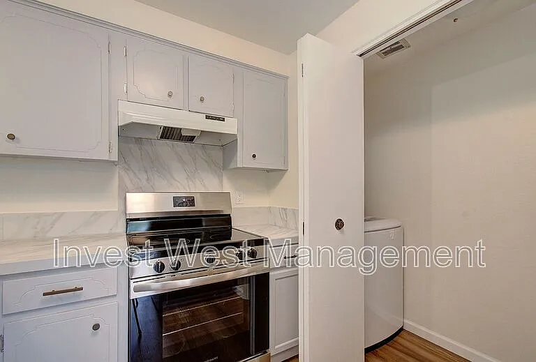 2920B Harney St — Photo 26