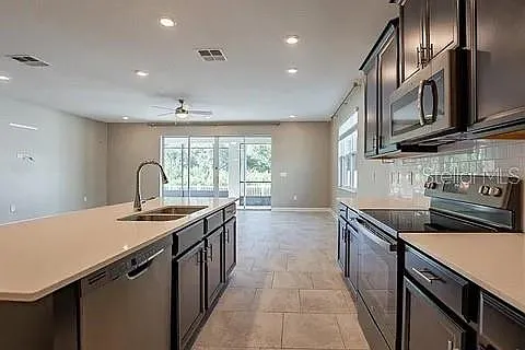 4 bed, 2.5 bath, 3438 sqft, $3,600 — Photo 2