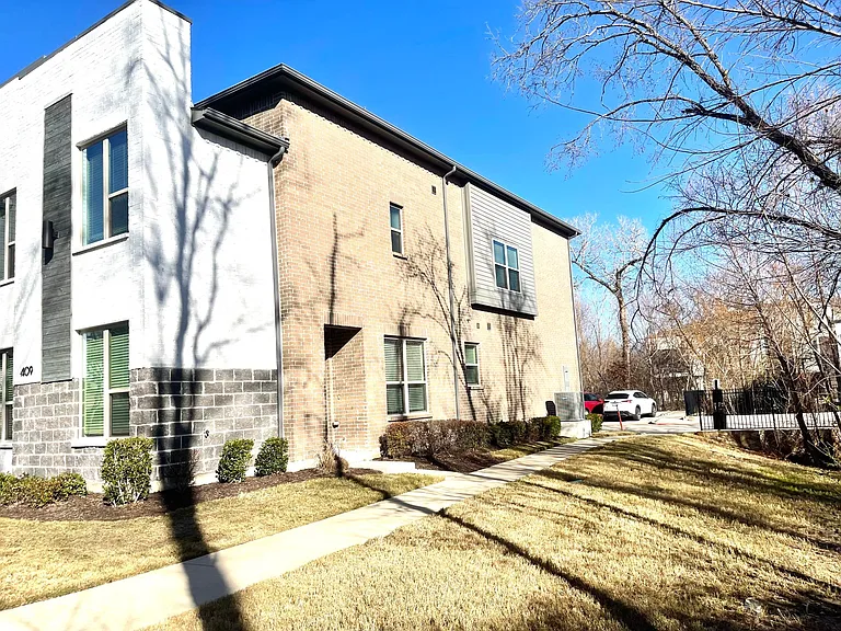 409 Harmon Dr — Photo 2