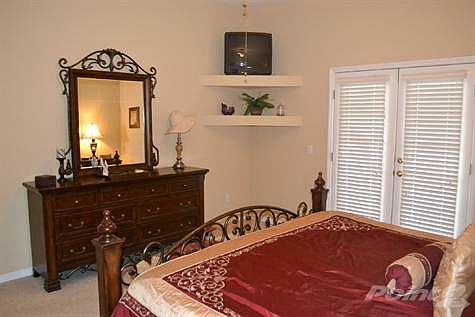 712 colson rd master bed2