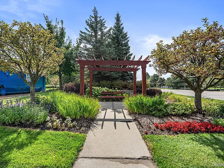 17200 Addington Dr — Photo 24