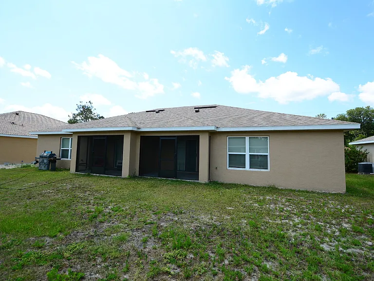 33 Rosecroft Ln #B — Photo 2