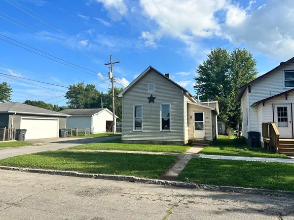 821 W 8th St, Rushville, IN 46173