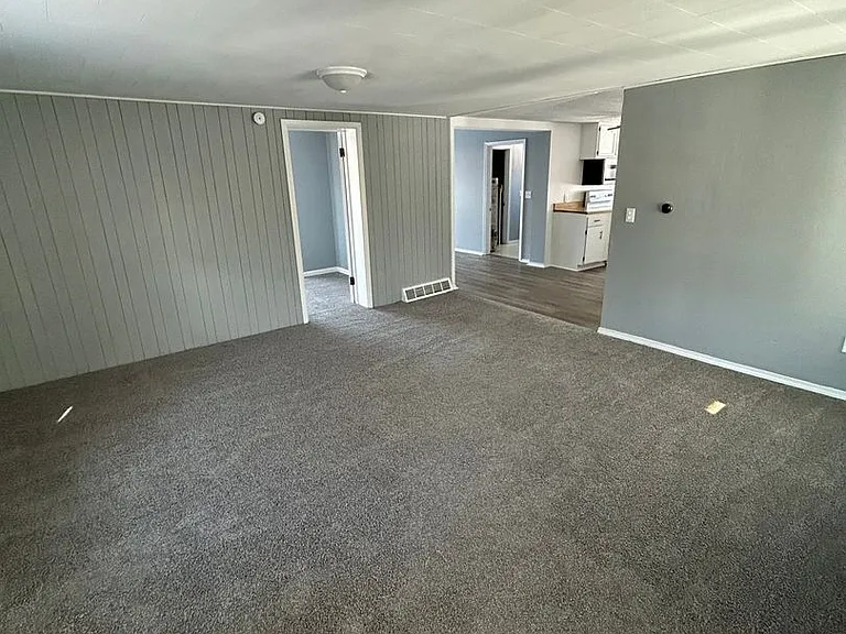 2715 Edwin St — Photo 4