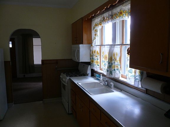 5th image of 1915 N Hickory St