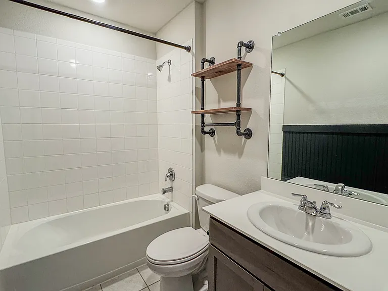 801 Meadow Creek Ln — Photo 18