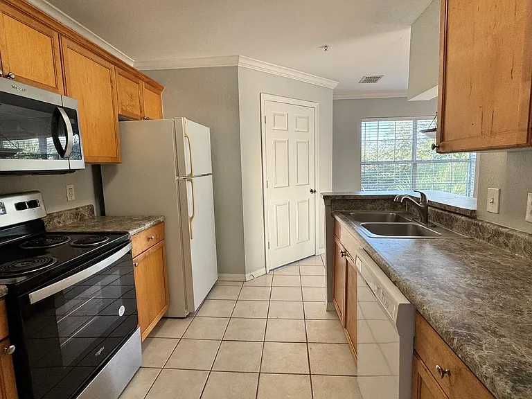 10961 Burnt Mill Rd #438 — Photo 7