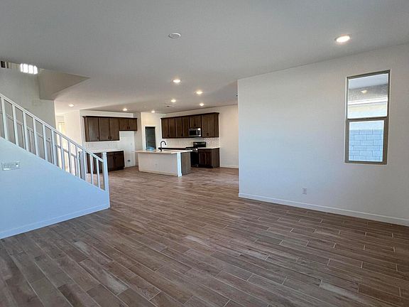 5th image of 17498 W LUPINE Avenue