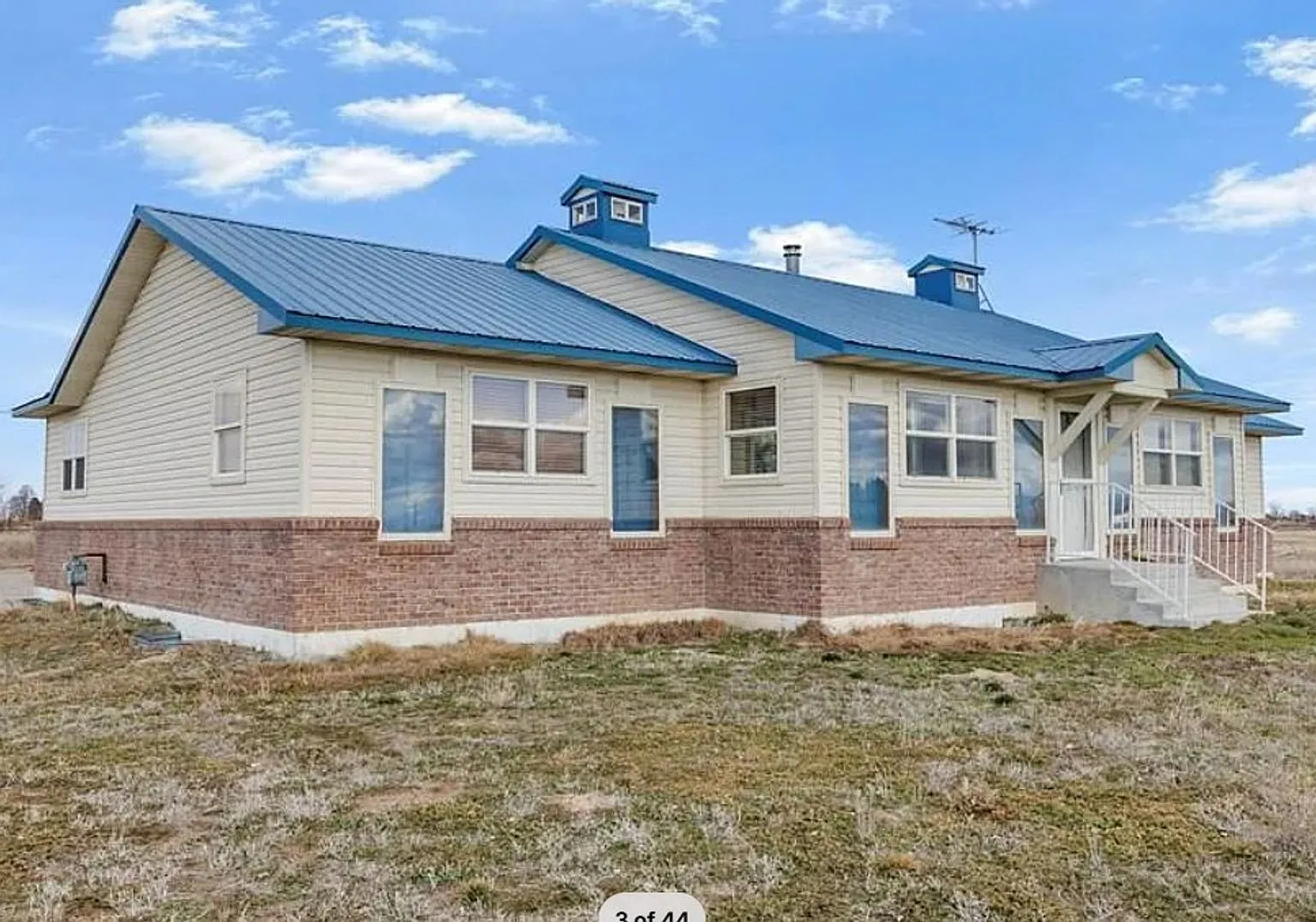 Beautiful 3 Bed 2 Bath Country Home With Large Greenhouse And 3 Car Shop Space — Photo 2
