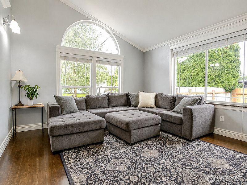 5th image of 5920 35th Way SE