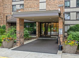 301 Lake Hinsdale Dr APT 404, Willowbrook, IL