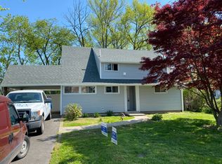 73 Whitewood Dr, Levittown, PA 19057
