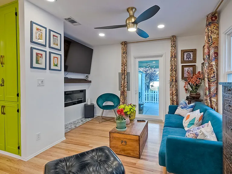 3470 Trumbull St — Photo 12