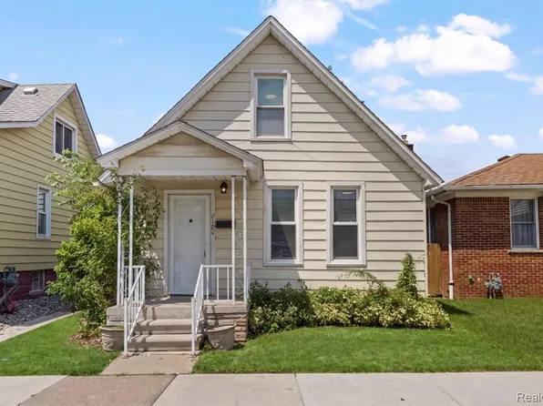 2104 11th St, Wyandotte, MI 48192