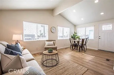 3 bed, 960 sqft, $4,500 — Photo 4