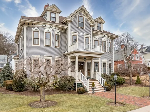633 Washington St Unit 633, Wellesley, MA 02482