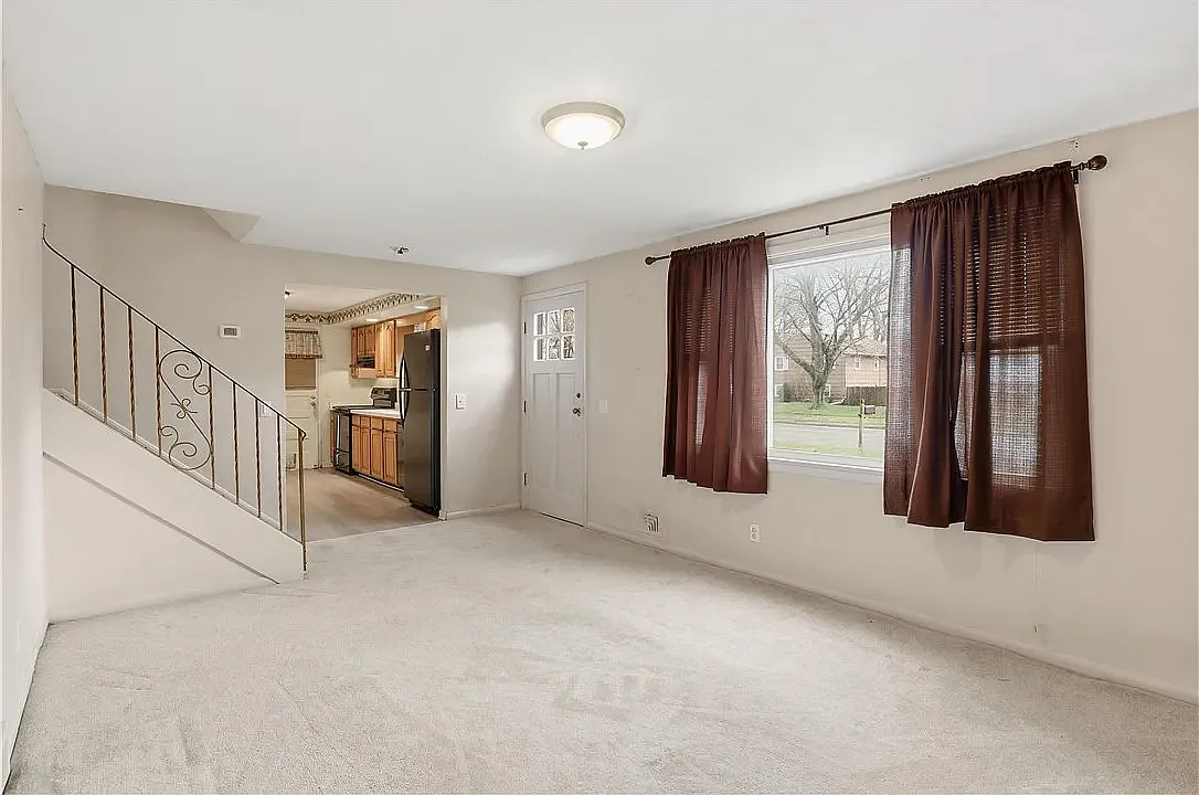 4 bed, 1.5 bath, 1836 sqft, $2,295 — Photo 4