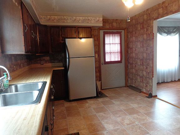 4th image of 942 Pryde Ave