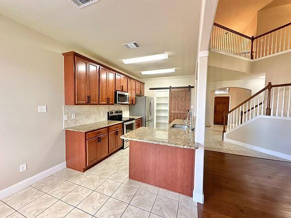 4th image of 6807 Bayberry Dr