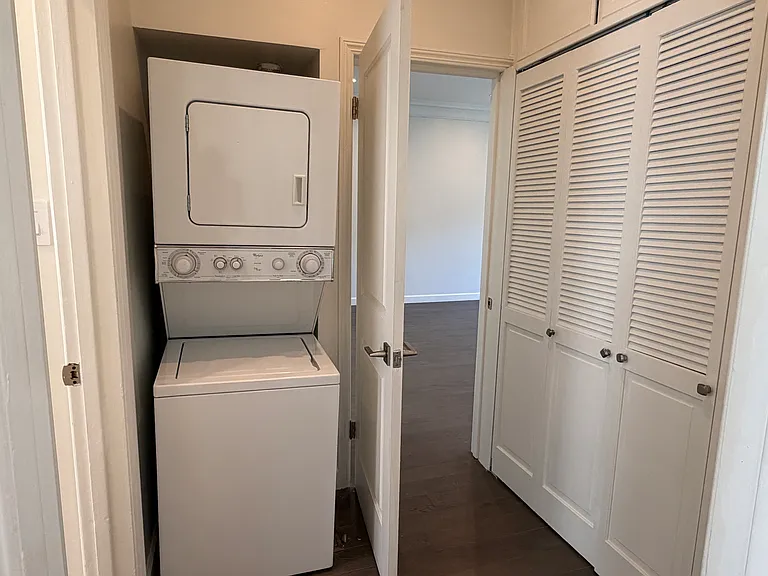 163 N La Peer Dr #C — Photo 16