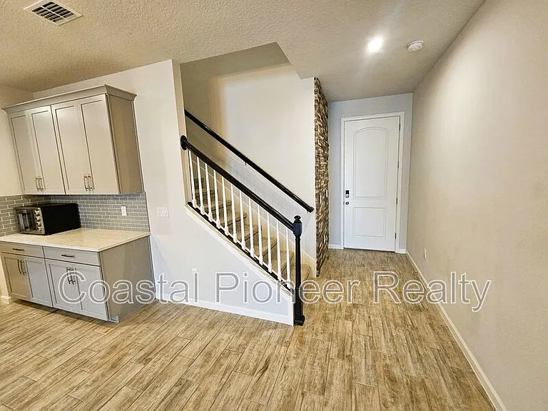 19403 Blue Pond Dr — Photo 4