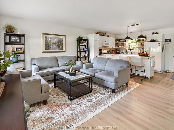 4th image of 8585 James St