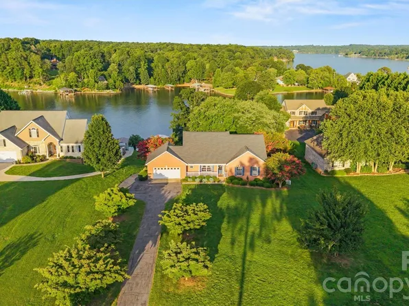 50 Sand Bar Dr, Taylorsville, NC 28681