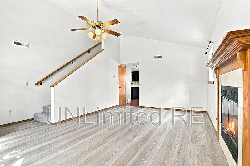 3 bed, 2.5 bath, 1579 sqft, $2,600 — Photo 3