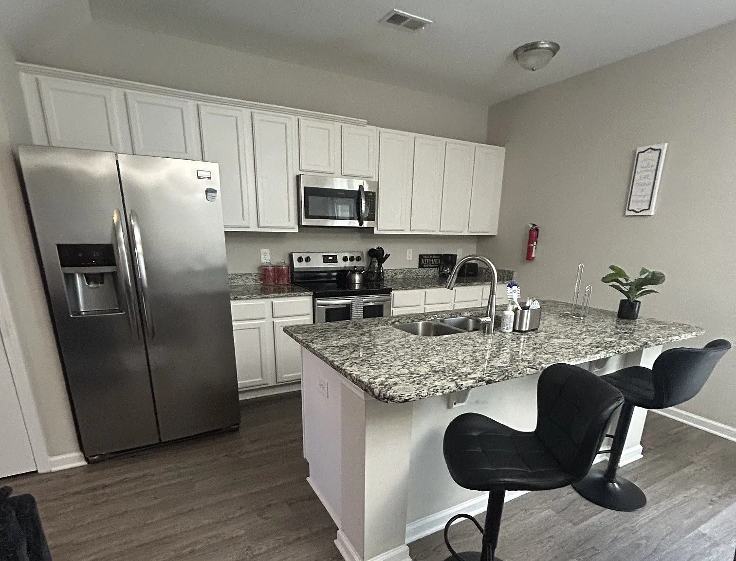 2 bed, 2.5 bath, 1470 sqft, $1,100 — Photo 2