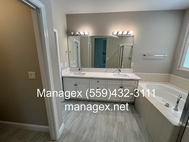 2175 Lester Ave — Photo 28