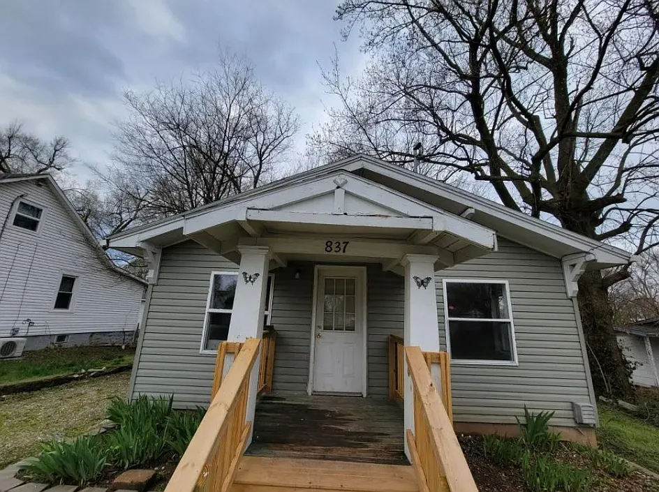 837 S Ferguson Ave