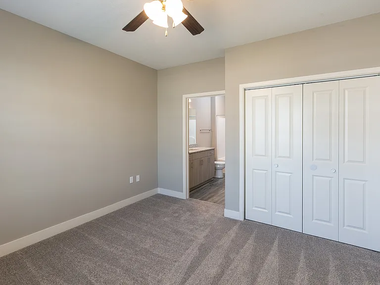 Brighton Crossing Apartments — Photo 49
